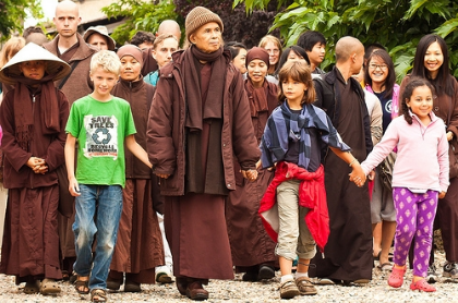 Loopmeditatie met Thich Nhat Hanh - Ontspannen voetstappen